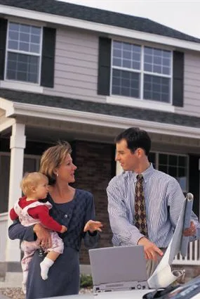 An agent speaking with a family at home